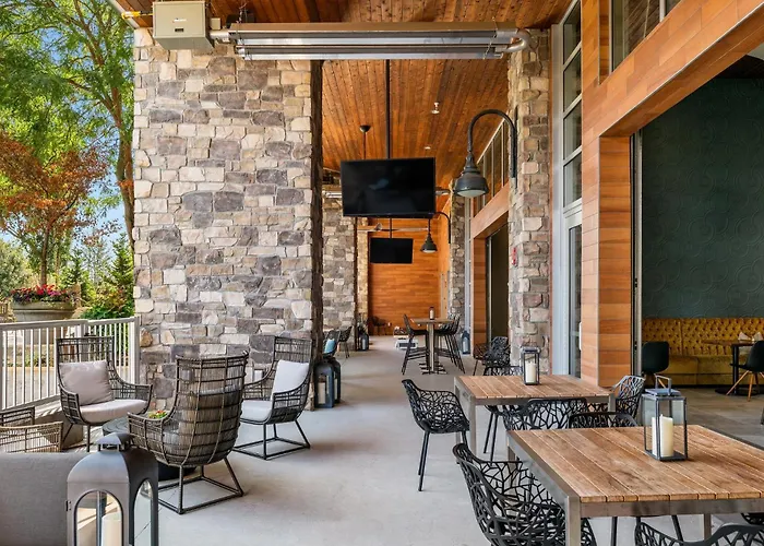 Dog Friendly Hotels in Redmond