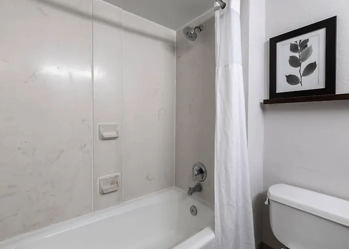 Dog Friendly Hotels in Huntersville