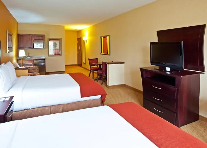 Dog Friendly Hotels in Franklin