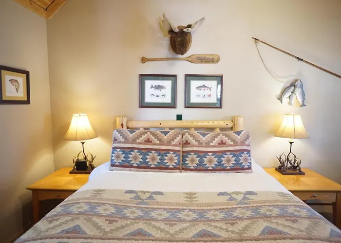 Dog Friendly Hotels in Shaver Lake
