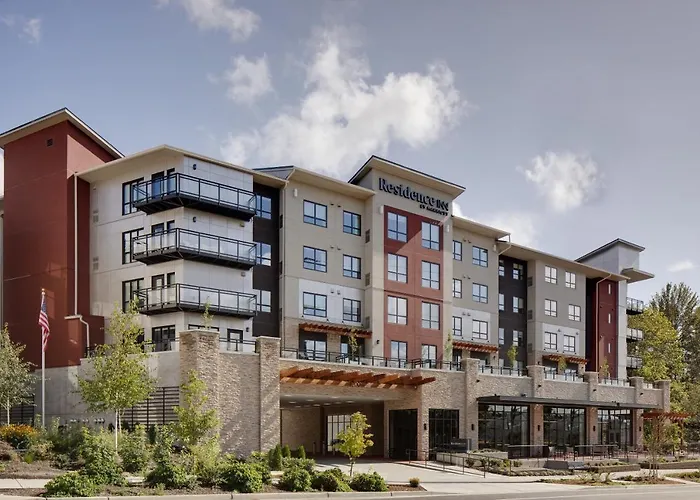 Dog Friendly Hotels in Renton